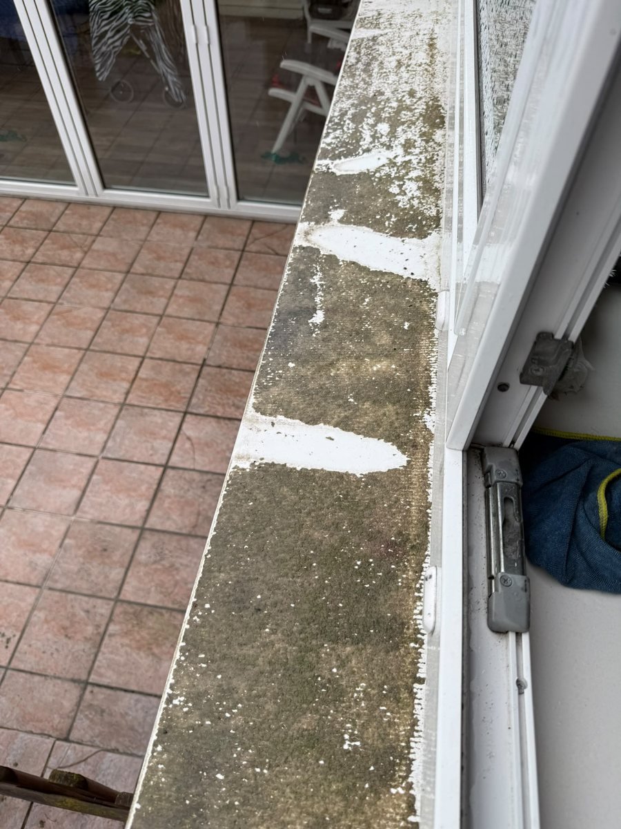 Fensterbank und Rahmen außen – vorher