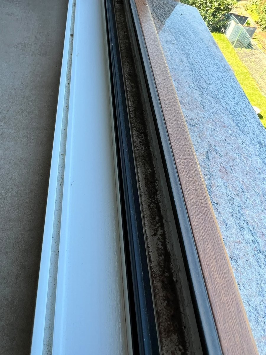 Fensterfalz bis in die Ecken – vorher