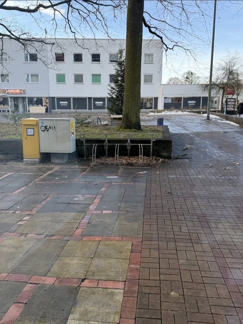 Klebereste und Schlieren entfernt – nachher