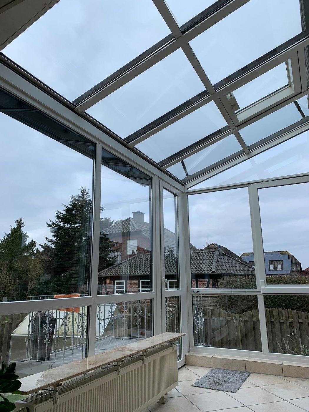 Heller, frisch gereinigter Wintergarten